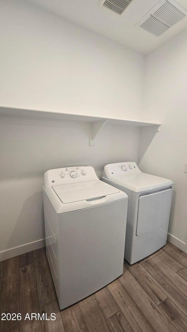 Building Photo - 8823 W Pasadena Ave