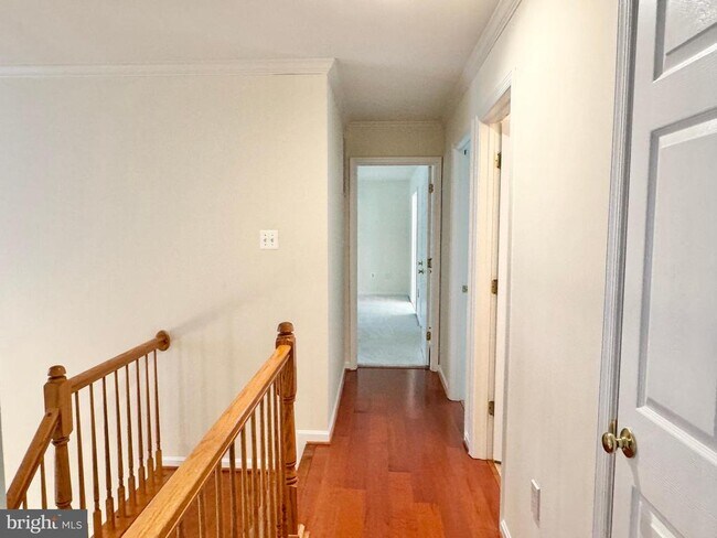 Building Photo - 53 Crestwood Ln