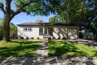 Building Photo - 2420 N Circle Dr