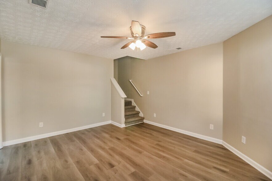 Building Photo - 423 Underwood Ct