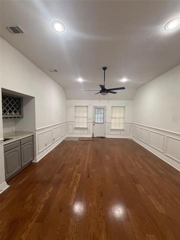 Building Photo - 1009 Village Wood Ct