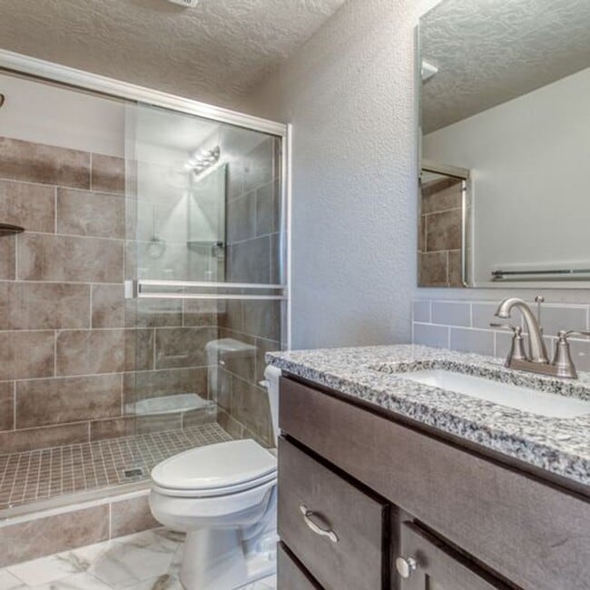 Building Photo - 4-Bedroom Townhome in West Boise