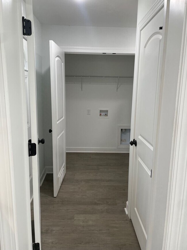 Building Photo - NEWLY REMODLED 3 BED, 2 BATH BRICK HOME LO...
