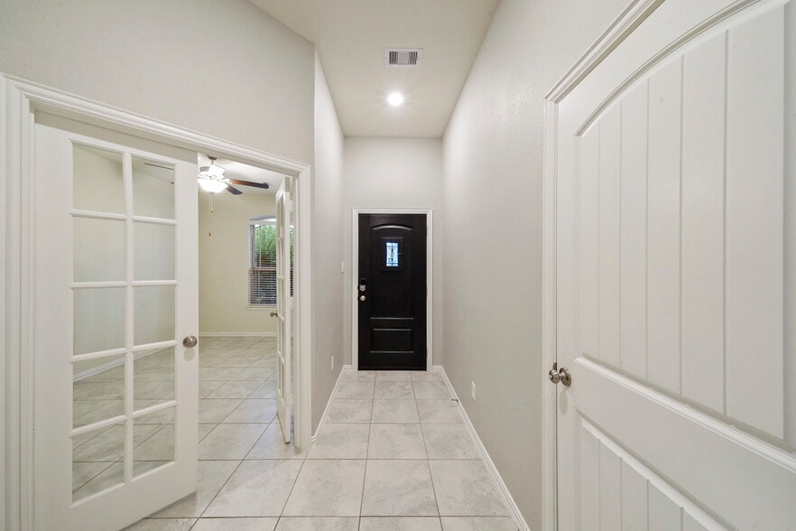 Building Photo - 27910 Augusta View Dr
