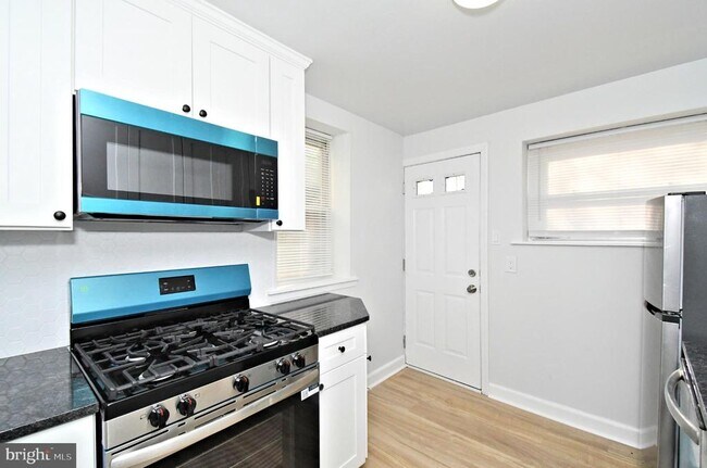 Building Photo - 5816 Knox St