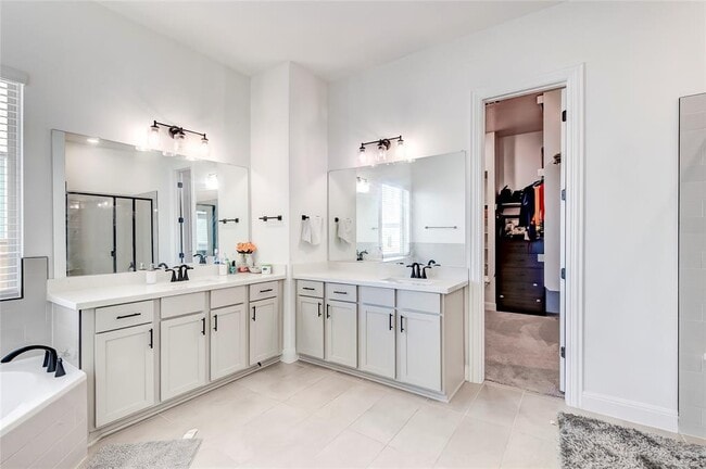 Building Photo - 2824 Stone Branch Dr