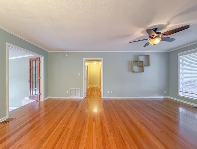 Building Photo - 2605 Lotus Dr
