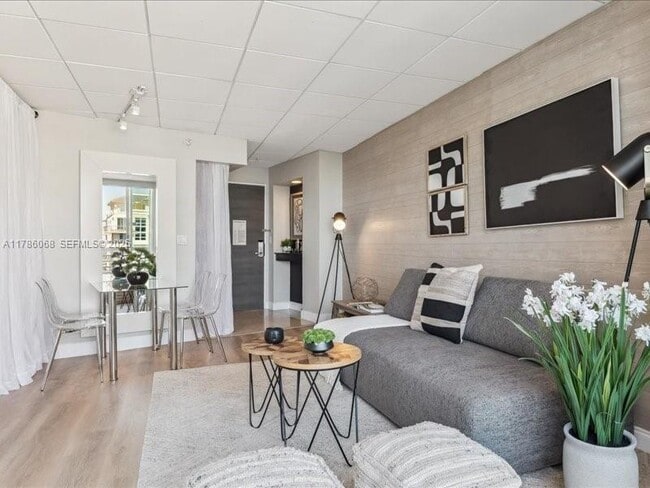 Building Photo - 2670 E Sunrise Blvd