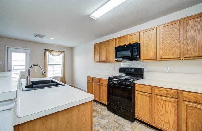 Building Photo - 8219 Tartan Ct