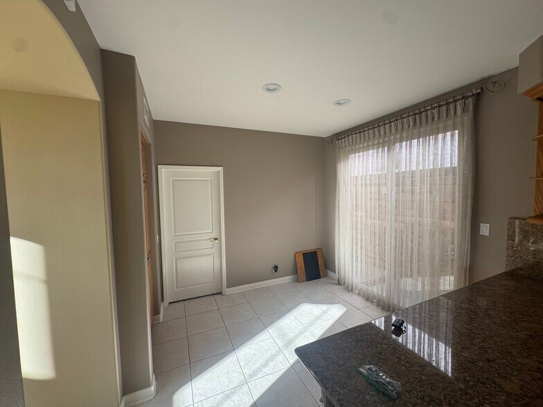 Building Photo - 11956 Stone Gate Way