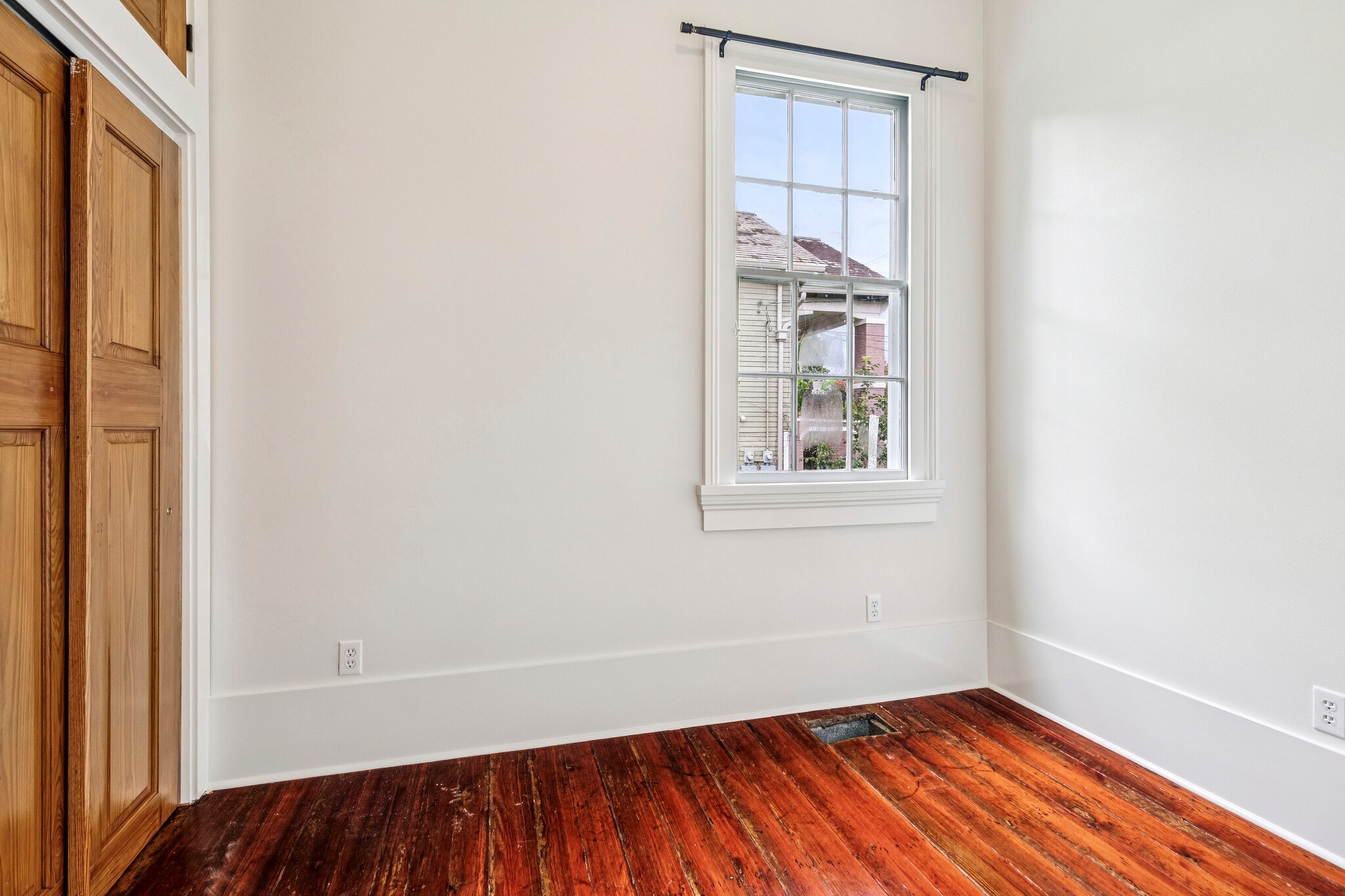 Building Photo - 2644 Lepage St