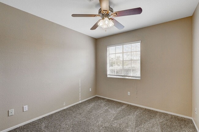 Building Photo - Adorable single story in a gated community!