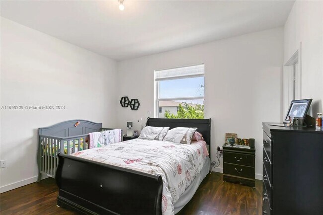 Building Photo - 389 NE 5th Pl