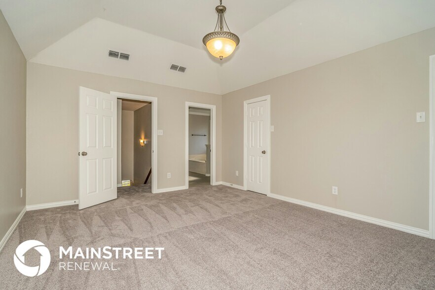 Building Photo - 4402 Spinnaker Dr