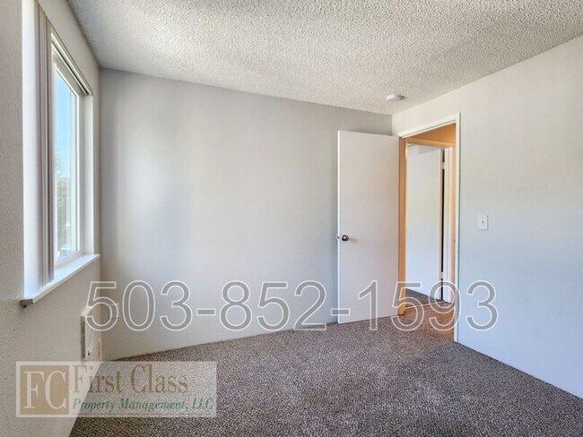 Building Photo - 3648 SW Beaverton Hillsdale Hwy