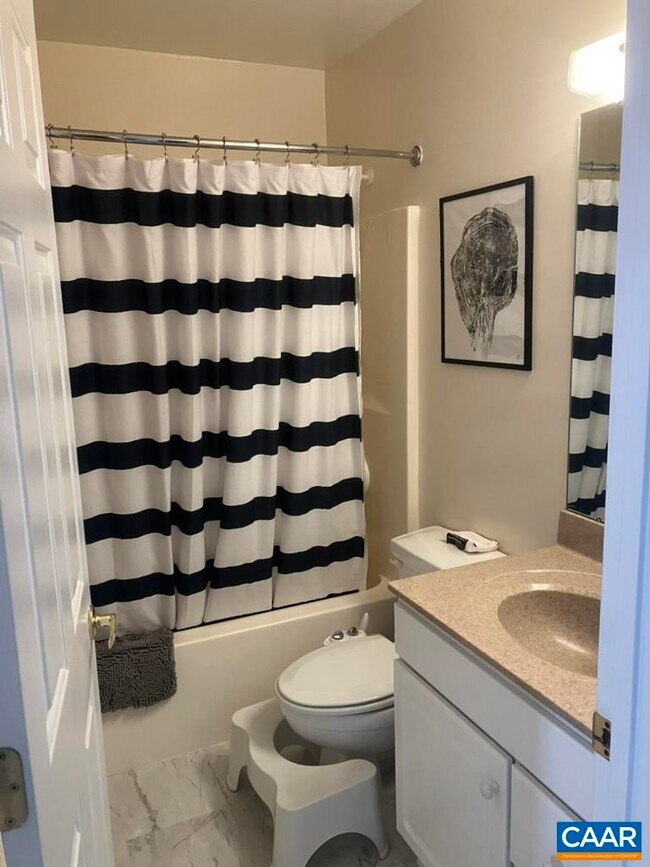 Building Photo - 1420 Lilac Ct