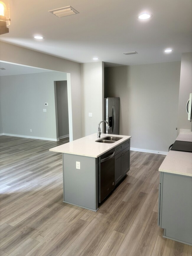 Building Photo - 304 Kennesaw Ave