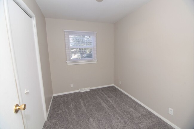 Building Photo - Updated 3 Bedroom Home | Move In Ready