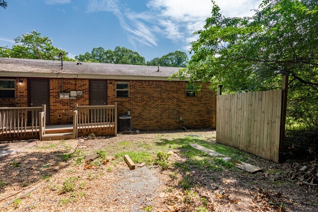 Building Photo - 1648 Johnson Rd