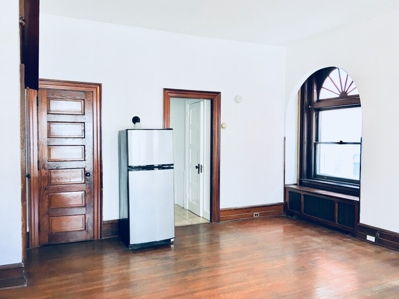 Opening to Kitchen & Bath - 343 College Ave