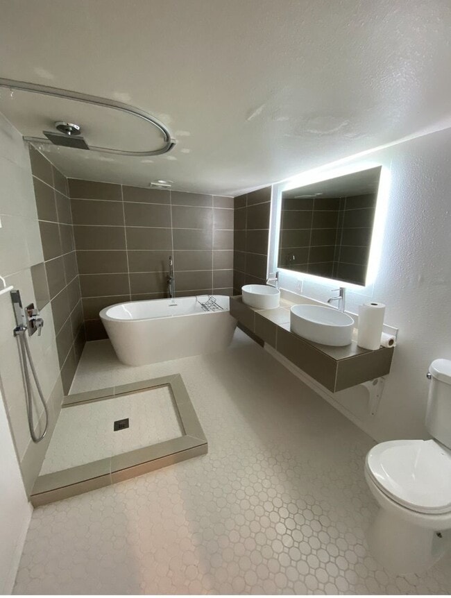 Building Photo - Newly Renovated 3 Bedroom in Renton Highlands