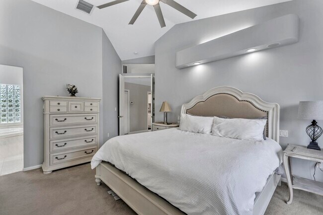 Building Photo - 2127 Lagoon Dr