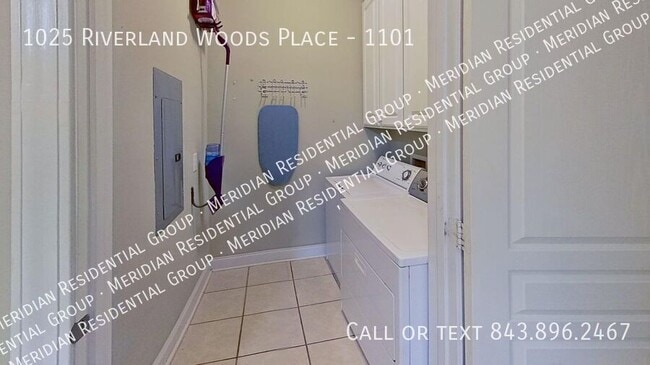 Building Photo - 1025 Riverland Woods Pl