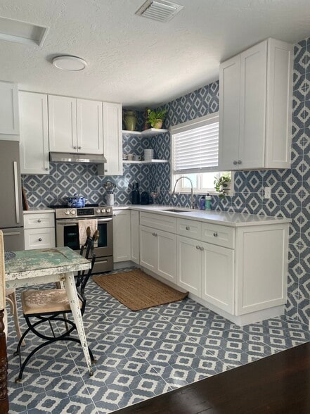 Wonderful Kitchen - 607 N L St