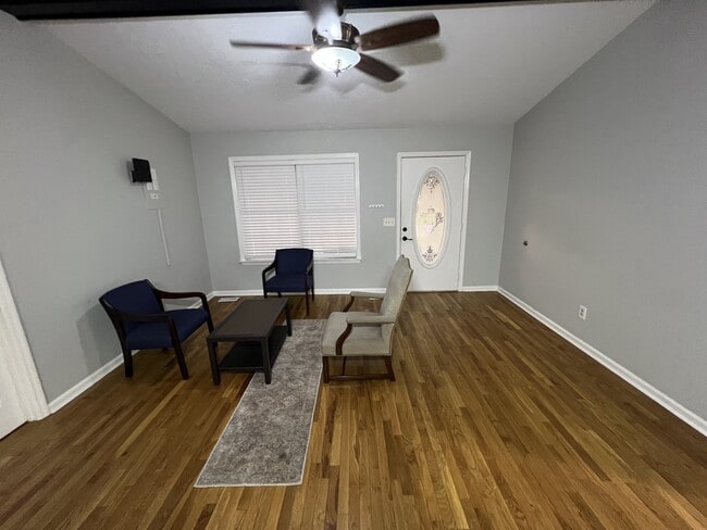 Building Photo - 123 Centennial Dr