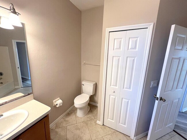 Building Photo - 7 Zither Ct