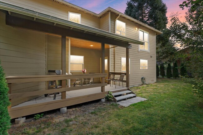 Building Photo - 323 3rd Pl NW