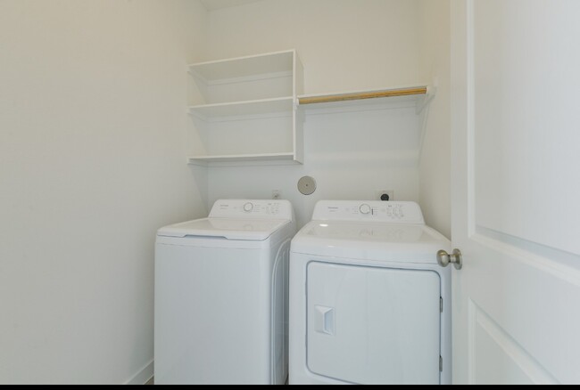 Building Photo - 5815 Linda Cv Ln