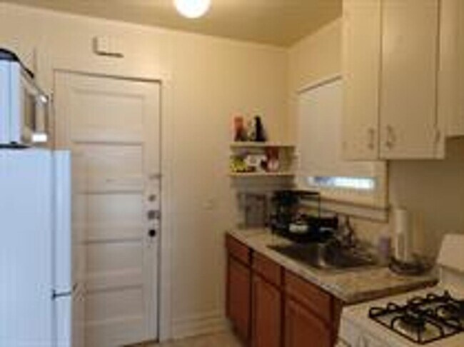 Building Photo - 538 Myrtle Ave