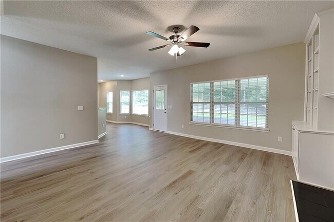 Building Photo - 1209 Lainster Dr SE