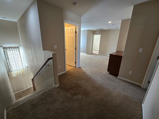 Building Photo - An Amazing 3 Bedroom Home in South East Las Vegas.