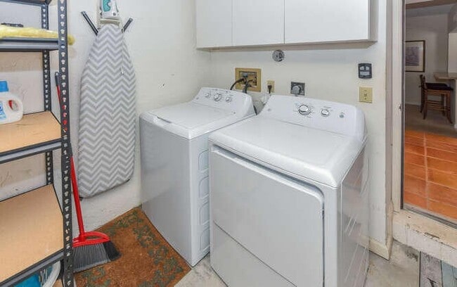 Building Photo - 4105 Fairway Dr N