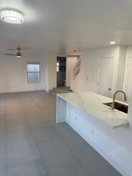 Building Photo - 11218 W Roma Ave