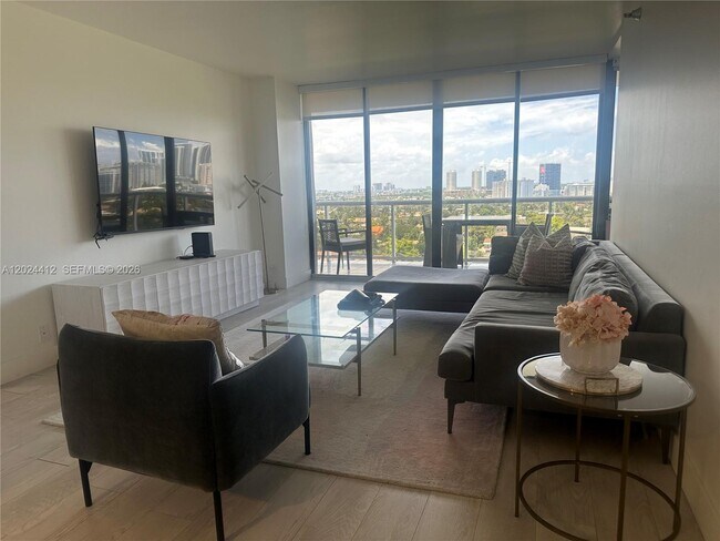 Building Photo - 3640 Yacht Club Dr