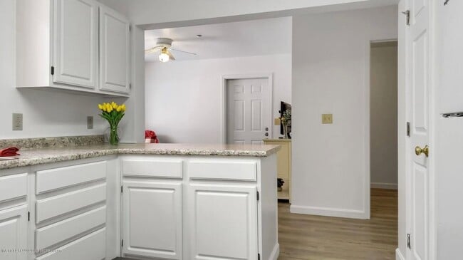 Building Photo - 3BR/2.5BA Townhouse Available July 1st!!! - Great Residential Neighborhood!!