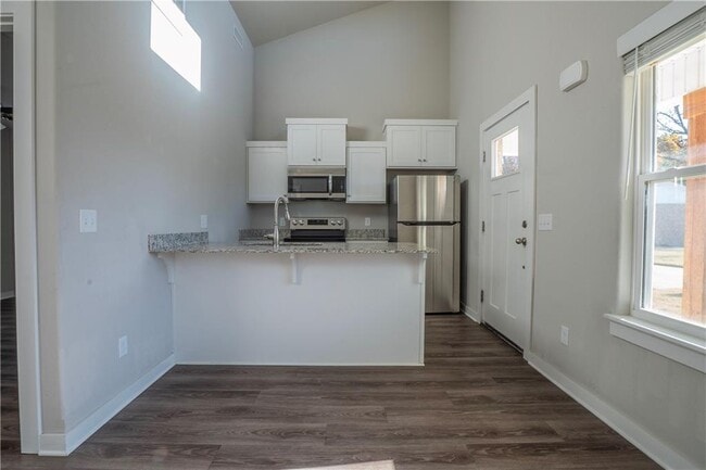 Building Photo - 636 N Honey Locust Bnd