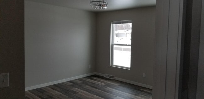 Building Photo - 401 Roark Way
