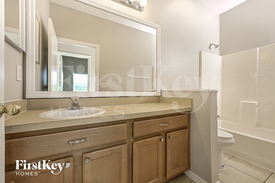 Building Photo - 200 Cabana View Way