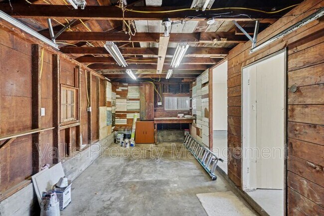 Building Photo - 2350 Cottage St SE