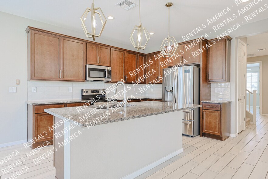 Building Photo - 15713 W Woodlands Ave