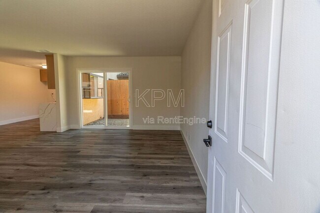 Building Photo - 8720 Fox Creek Dr