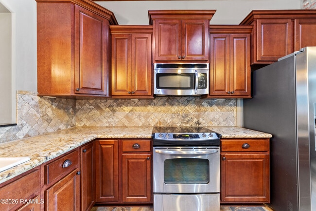 Building Photo - 126 Heathwood Dr