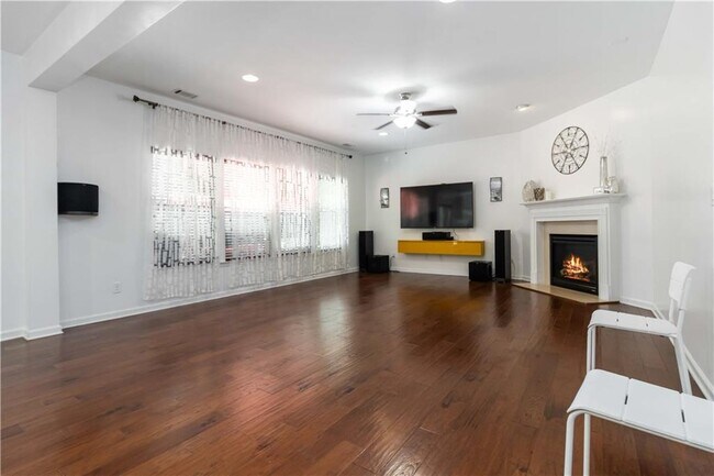 Building Photo - 6940 Rocking Horse Ln