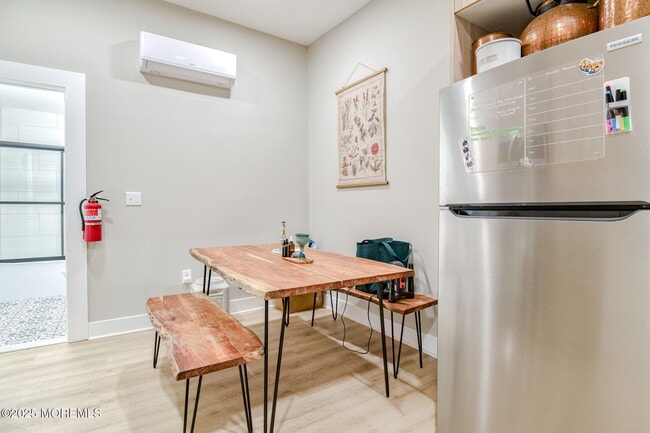 Building Photo - 308 7th Ave