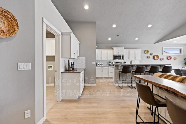 Building Photo - 5673 W Rockingham Dr