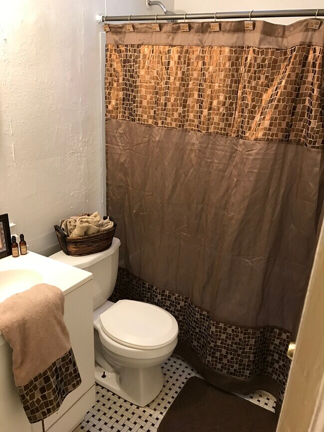 Bathroom - 4004 8th St